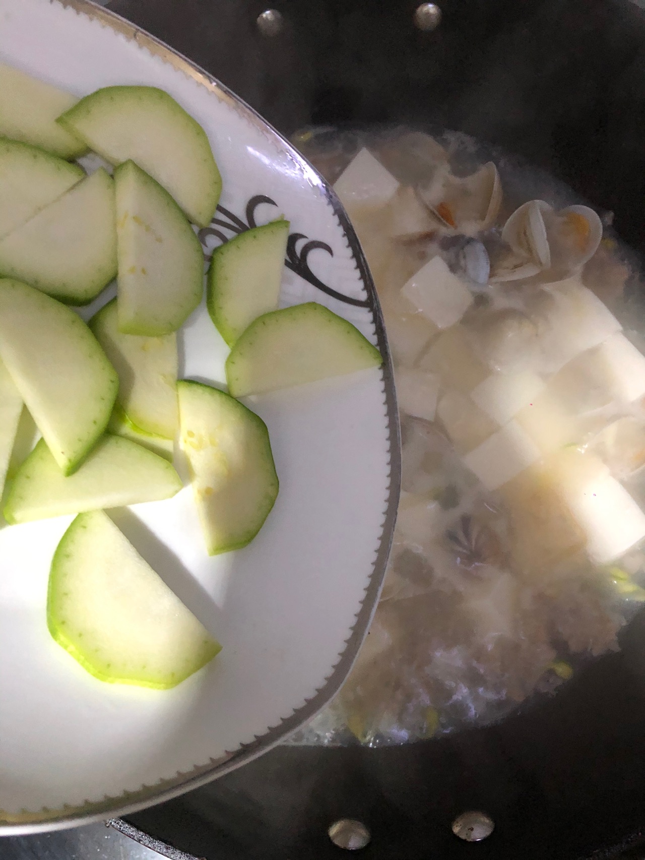 蛤蜊酿豆腐