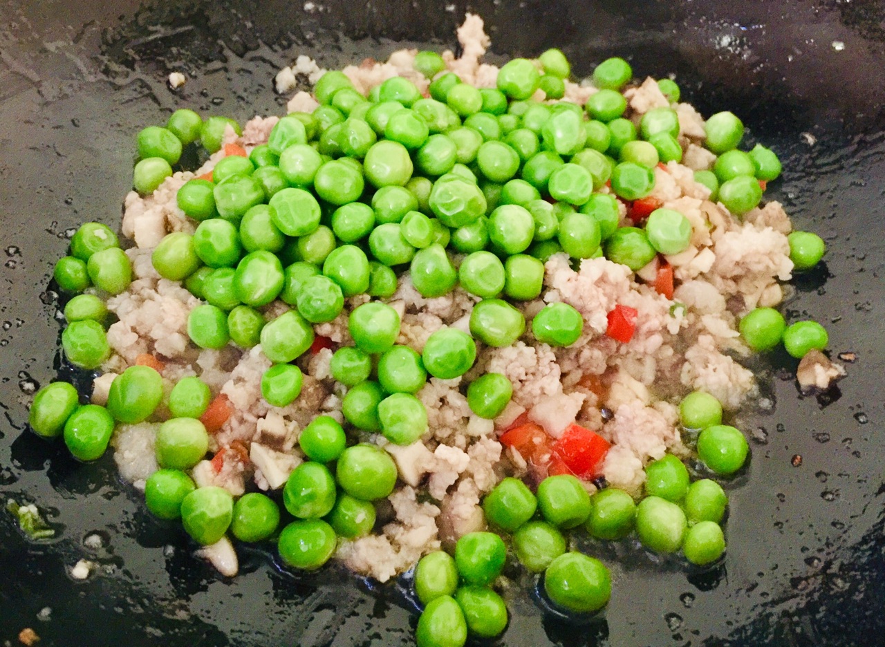 隔着屏幕都能闻到香味的-豌豆炒碎肉