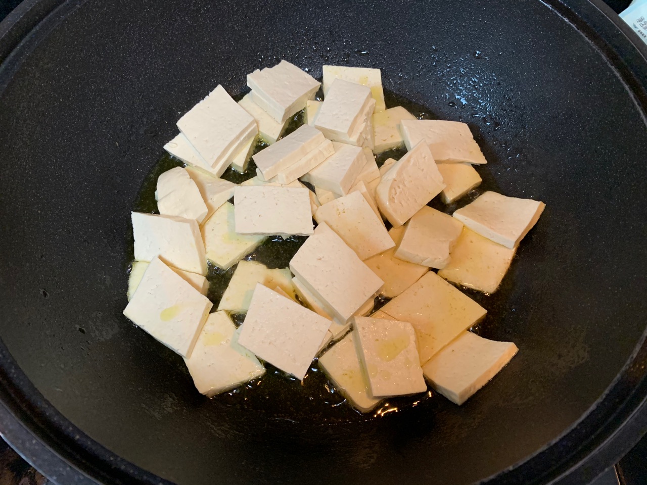 给肉都不换白菜豆腐火腿煲