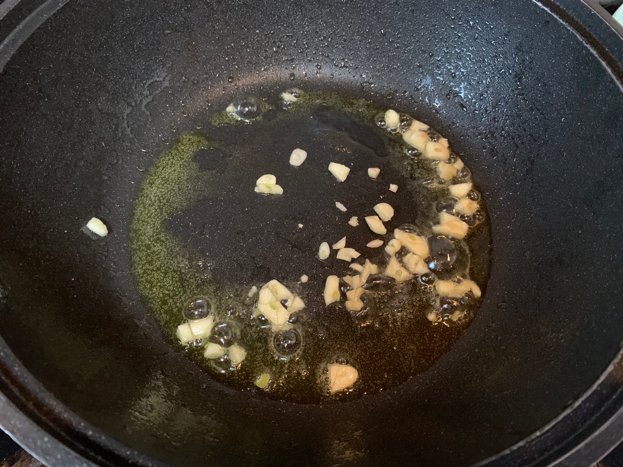 给肉都不换白菜豆腐火腿煲