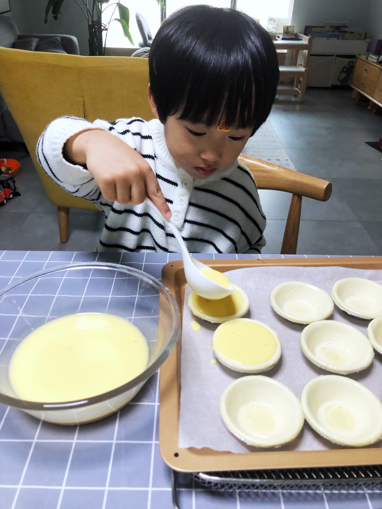 给小小朋友玩的DIY蛋挞