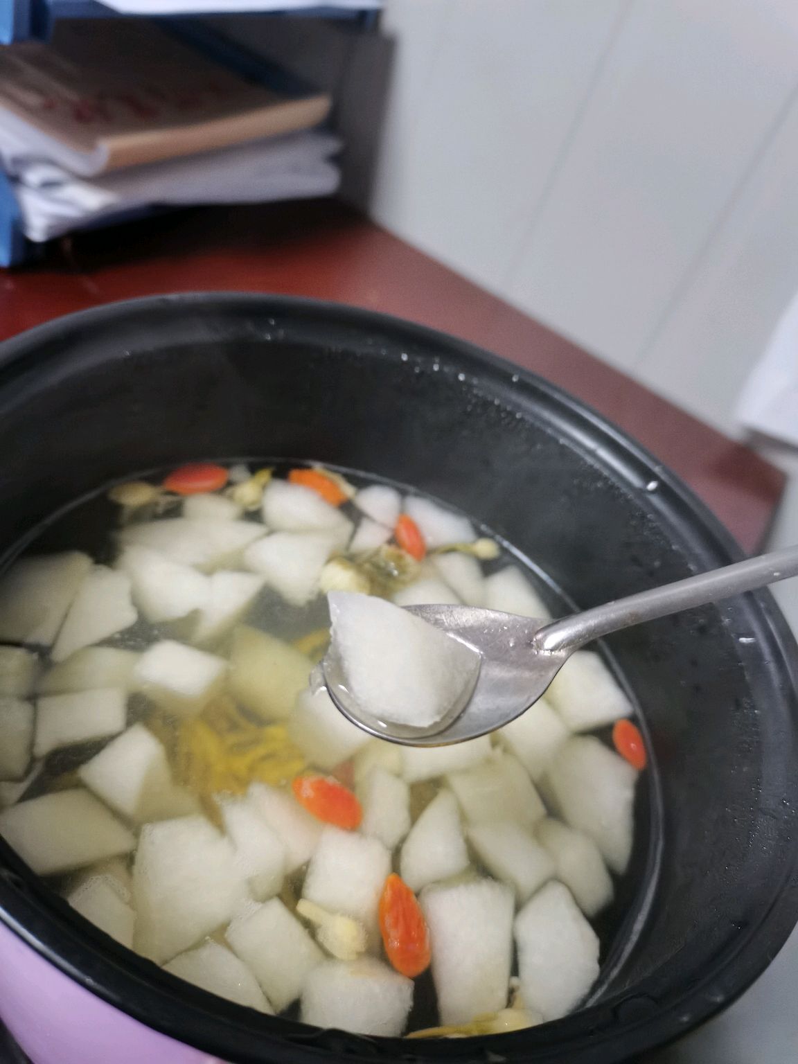 枸杞炖梨