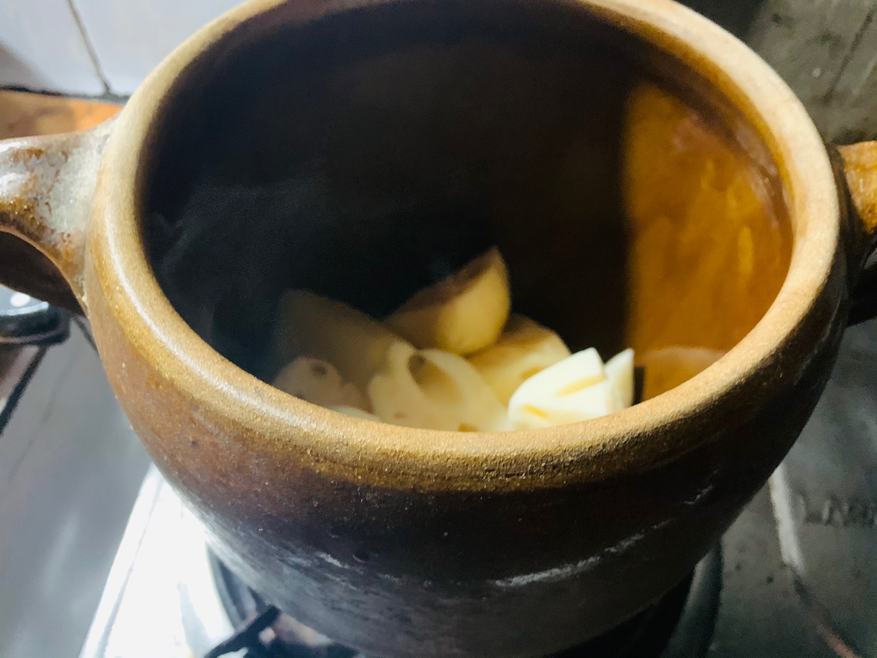 古法瓦罐煨排骨藕汤
