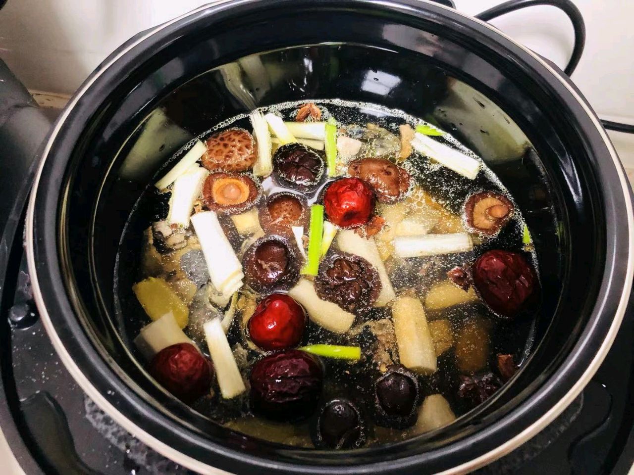 古法滋补乌鸡汤