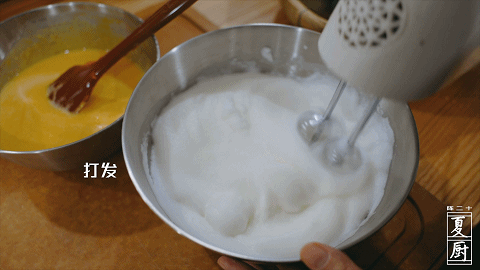 古灵精怪的栗子南瓜杯子蛋糕