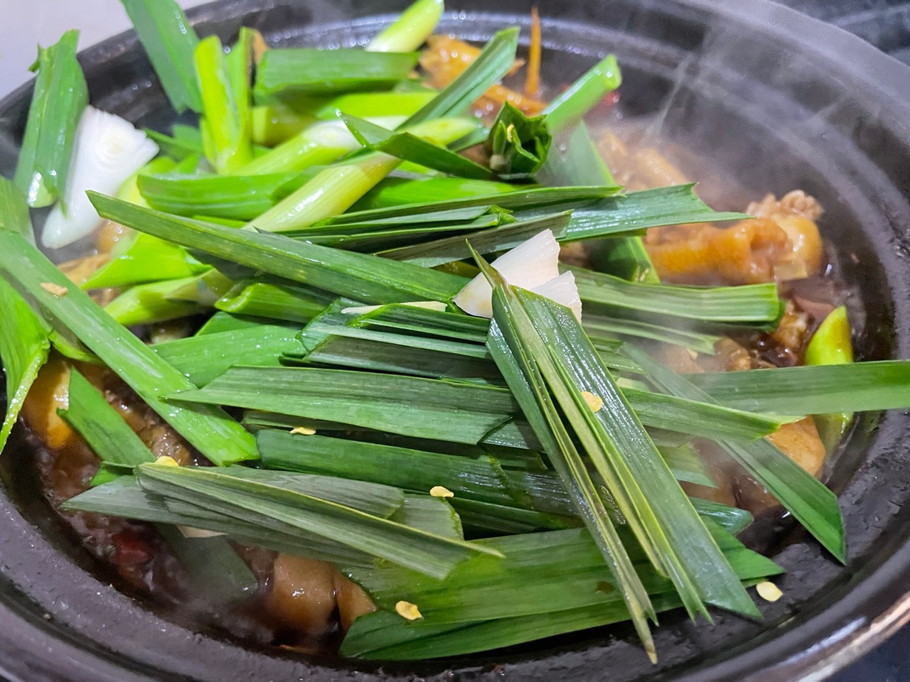 咕噜噜的肥肠鸡煲