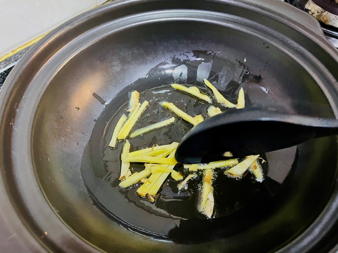 咕噜噜的肥肠鸡煲