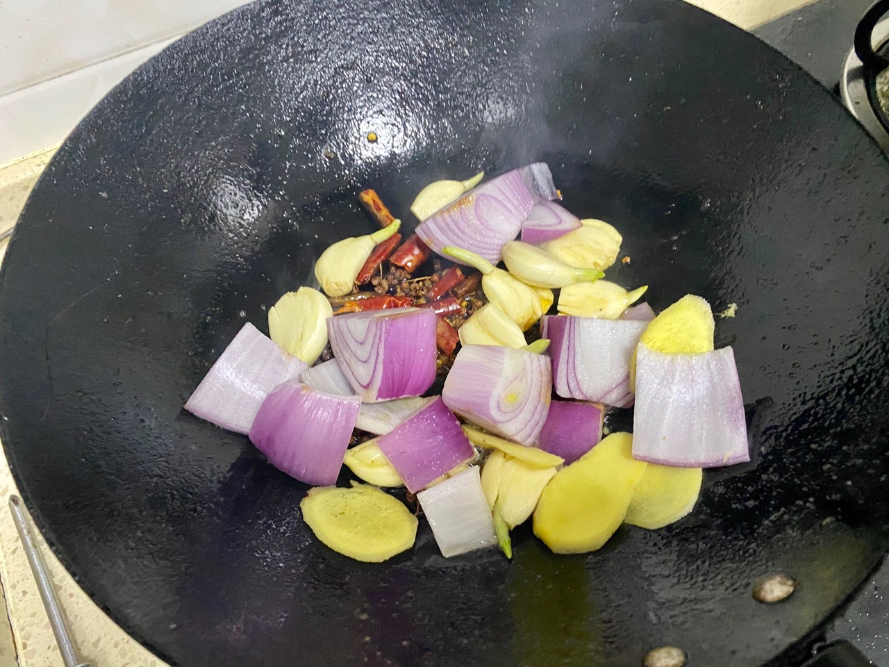 广东名菜-鲍鱼鸡煲