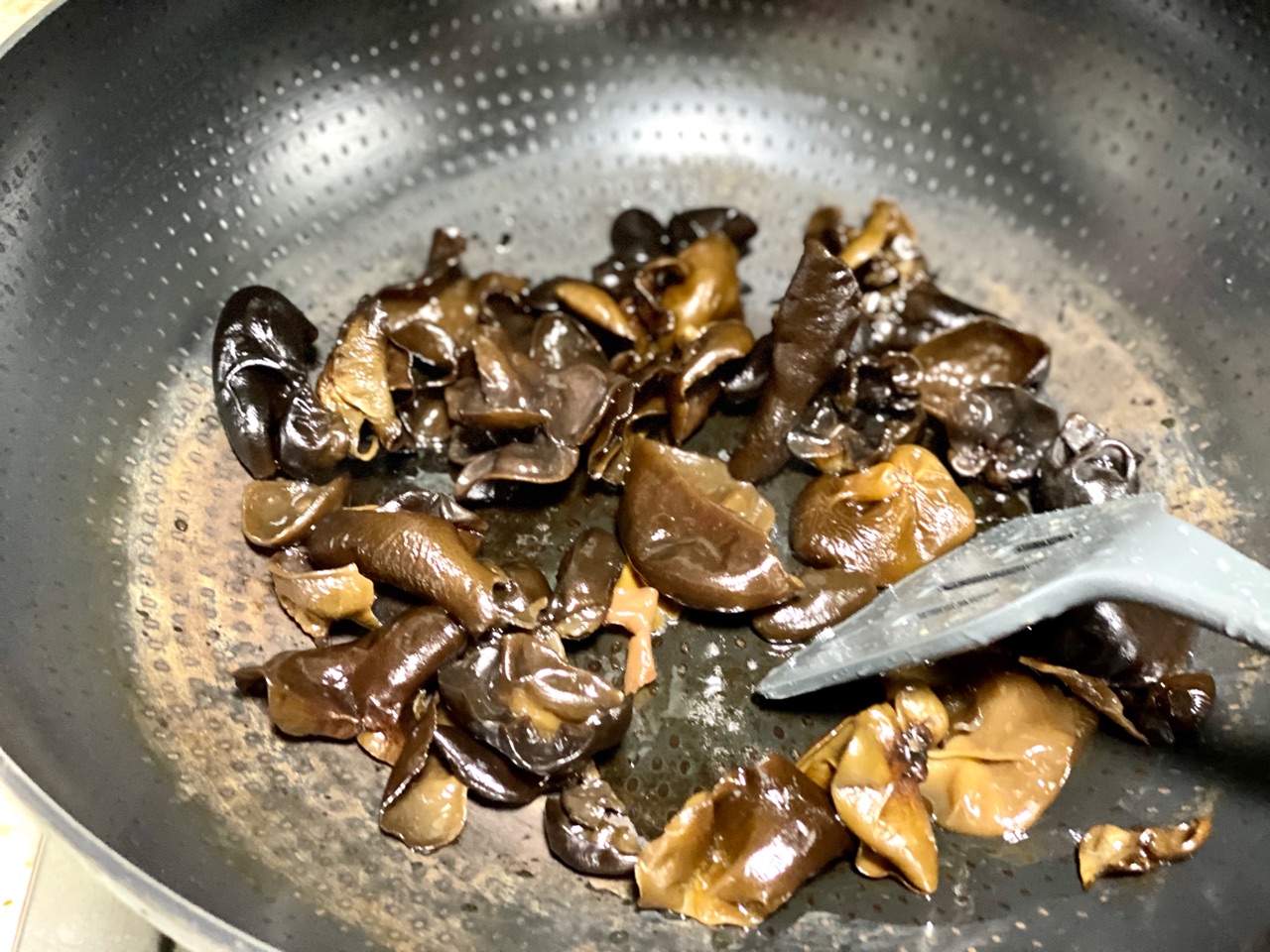 广东年味菜-腊肠山药炒木耳