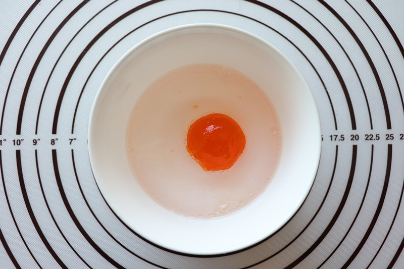广式蛋黄莲蓉月饼