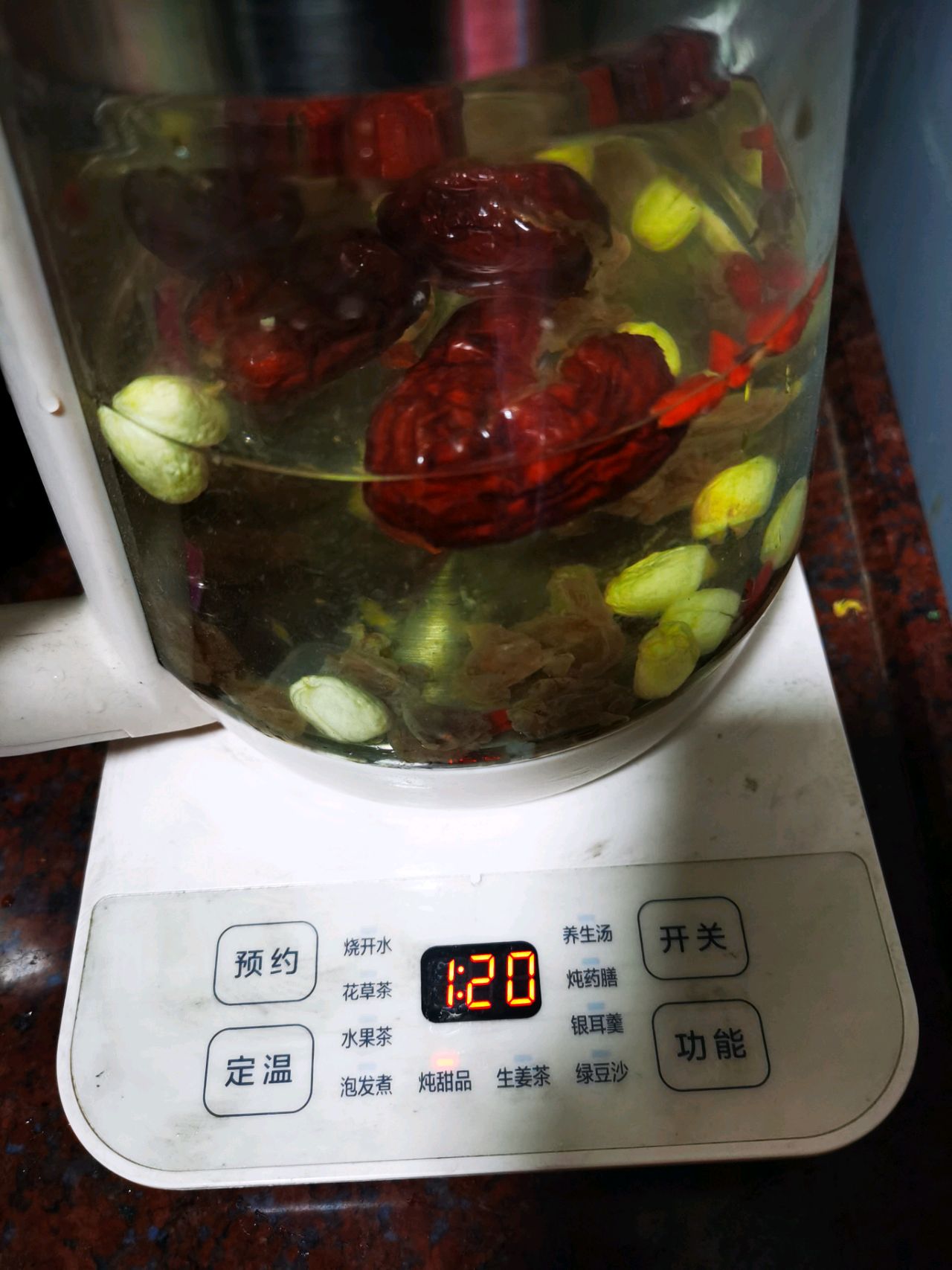 广式甜品：红枣桂圆鸡蛋糖水