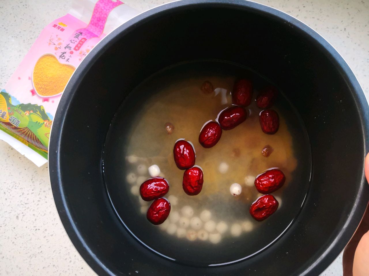 桂圆红枣莲子小米粥