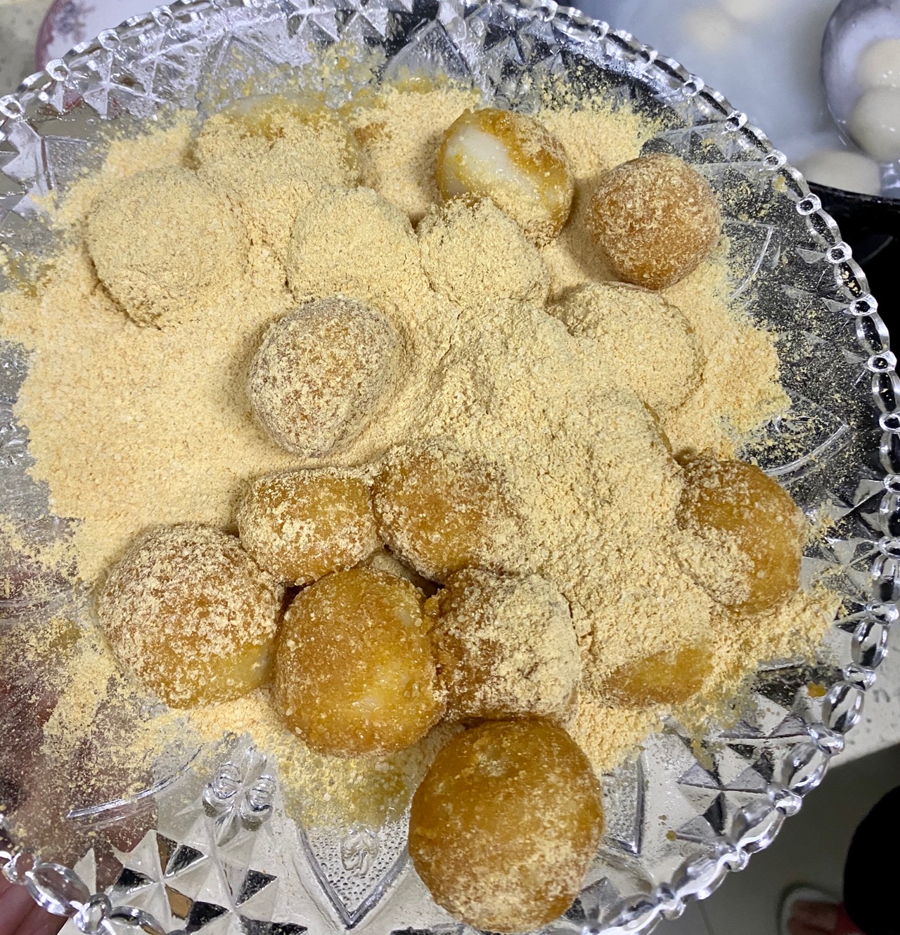 滚粉干汤圆