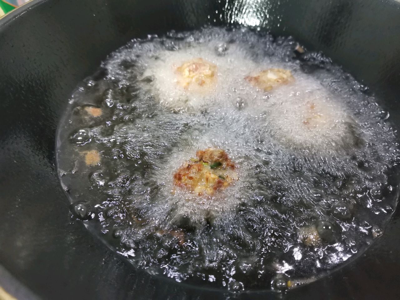过年必备的一道红烧狮子头