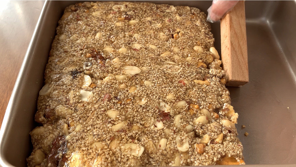 过年必不可少：手工花生芝麻糖