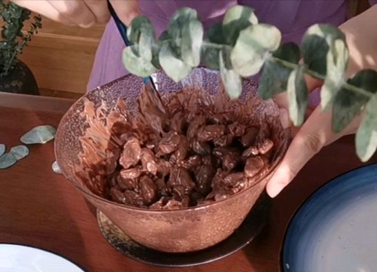 过年零食巧克力脆皮巴旦木—情人节礼物