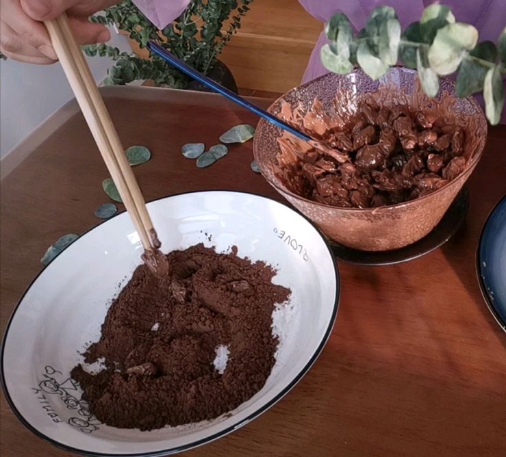 过年零食巧克力脆皮巴旦木—情人节礼物