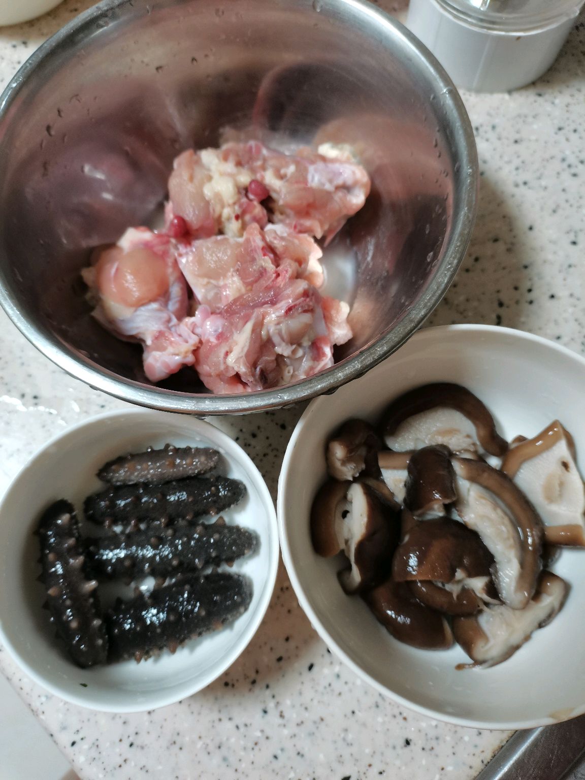 海参炖鸡汤