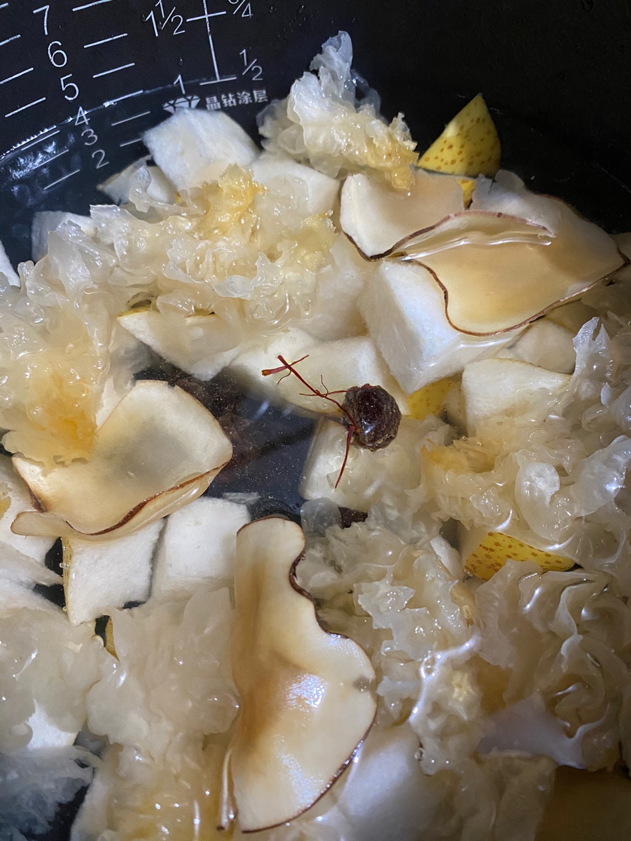 海底椰雪梨银耳桂圆汤