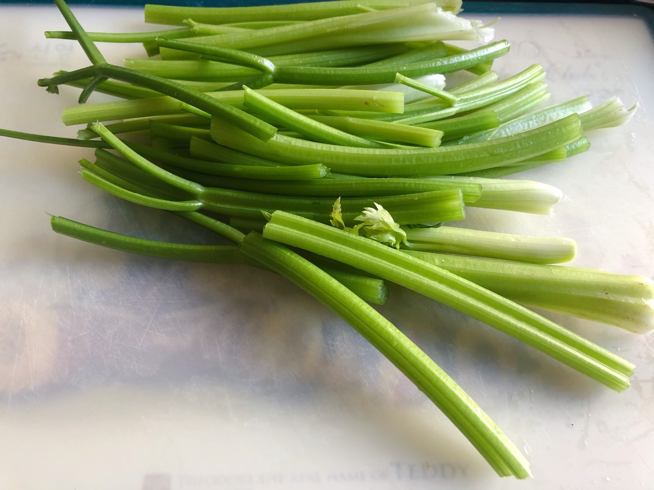 海米拌芹菜