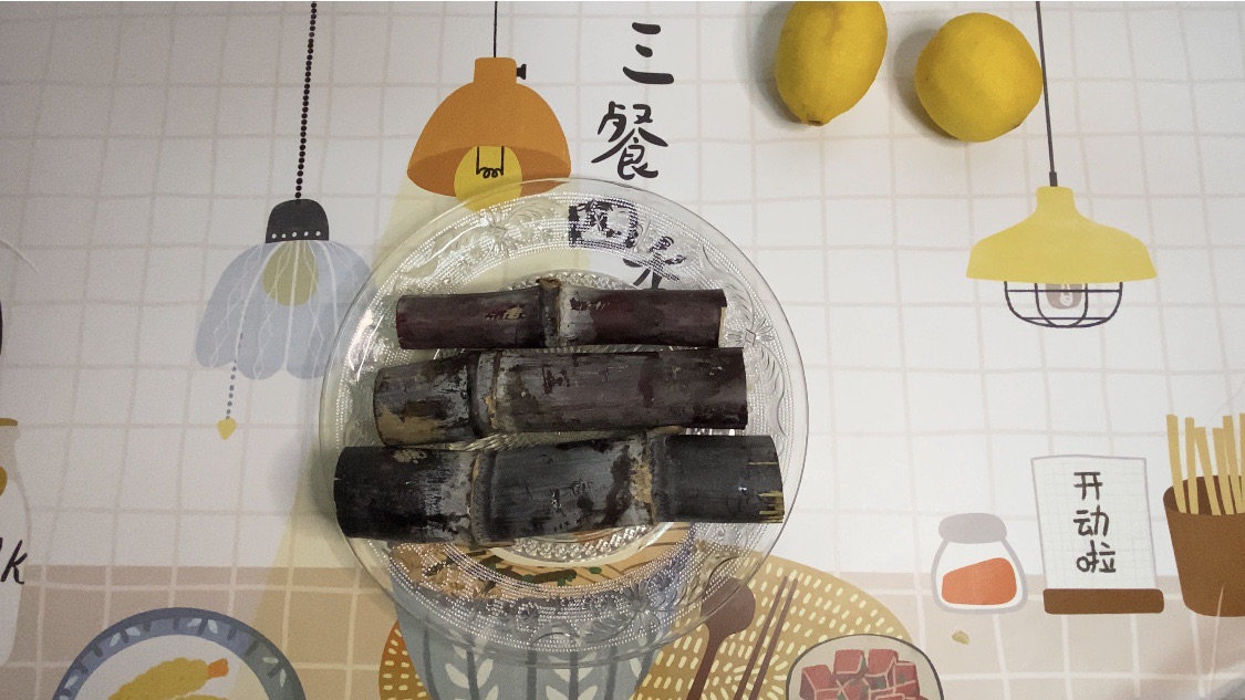 海南特色美食//烤甘蔗