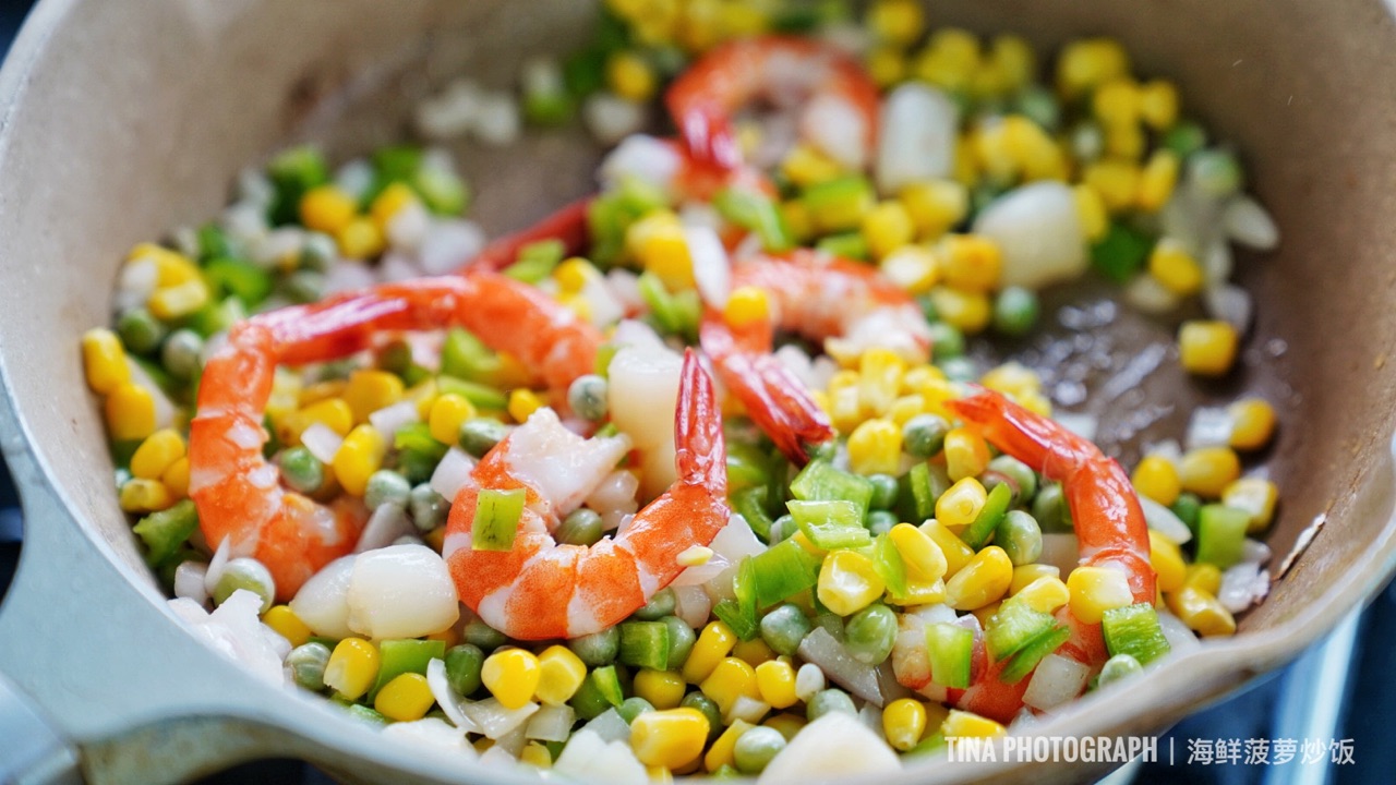 海鲜菠萝炒饭