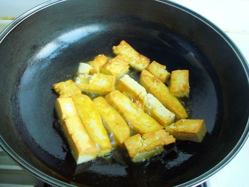 海鲜菇豆腐煲