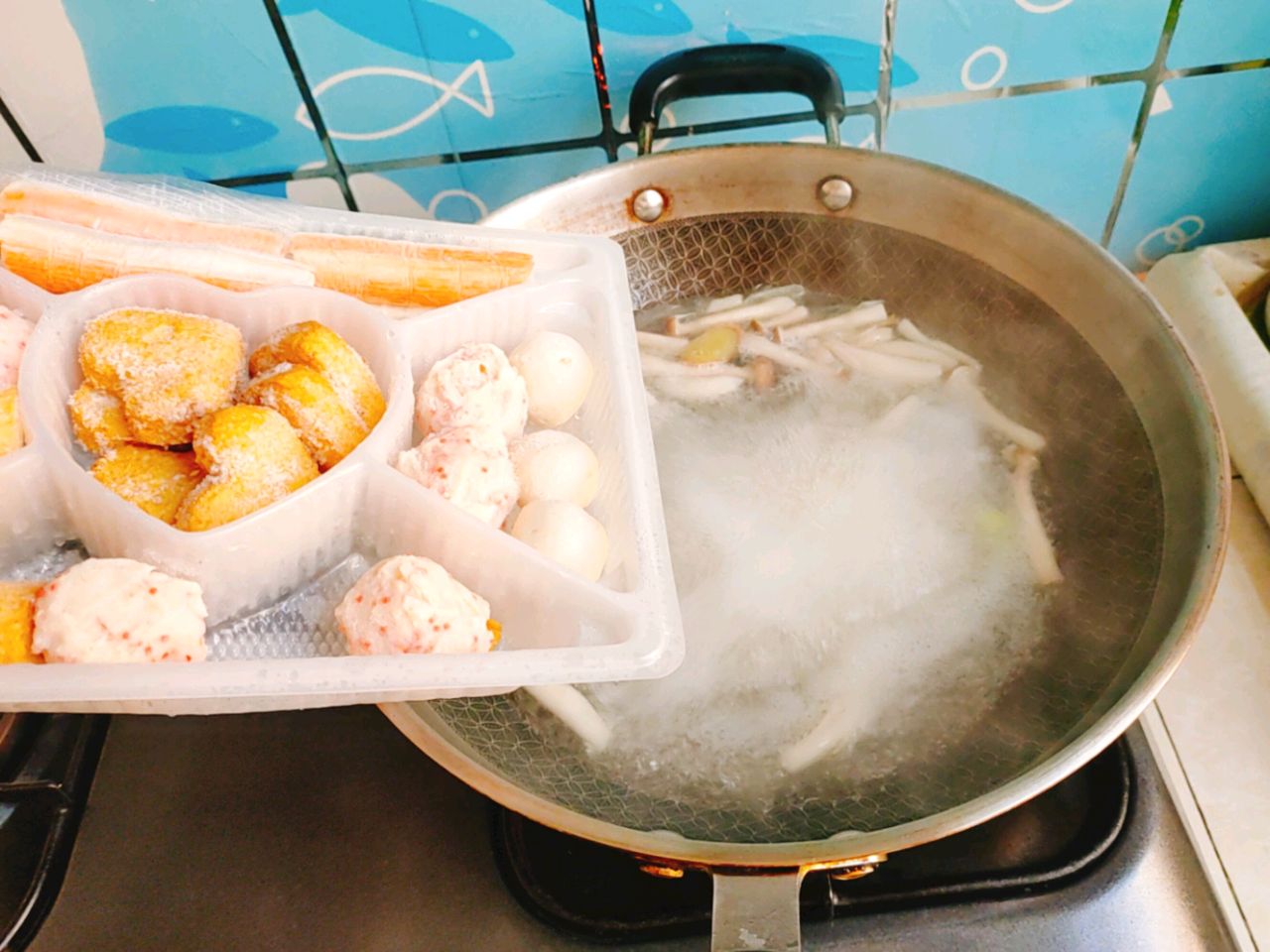 海鲜菇鱼丸汤