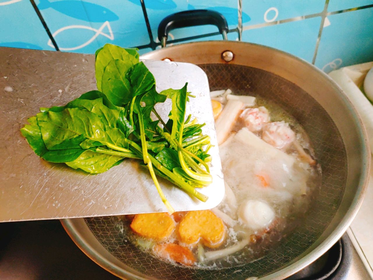 海鲜菇鱼丸汤