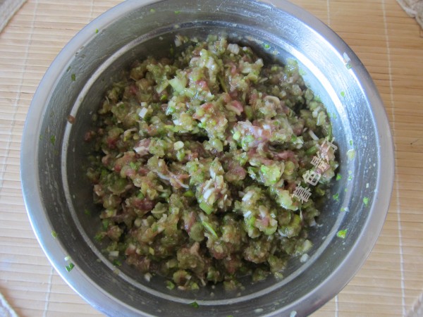孩子爱吃带馅主食，酥香可口
