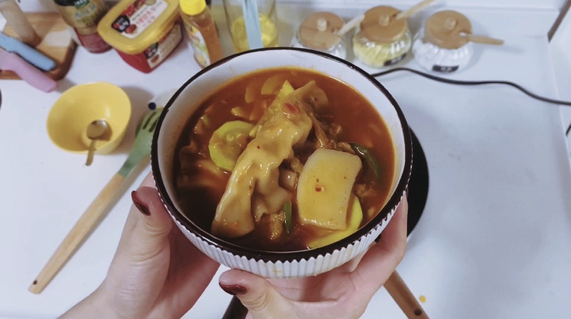 韩式泡菜饺子汤 辣辣暖暖的