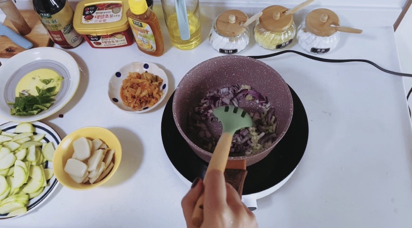 韩式泡菜饺子汤 辣辣暖暖的