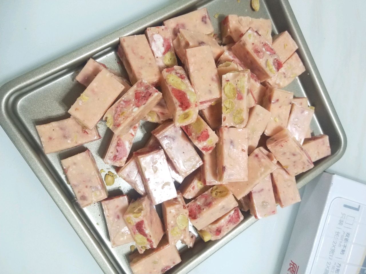 好吃到爆的草莓果干牛轧糖
