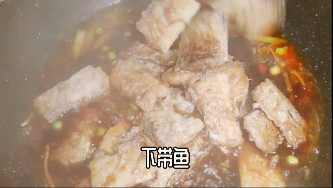 好吃到舔盘的剁椒带鱼