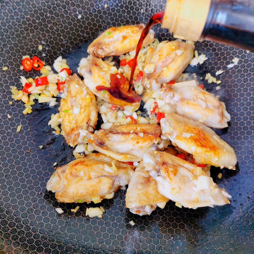好吃到添手的蒜香鸡翅