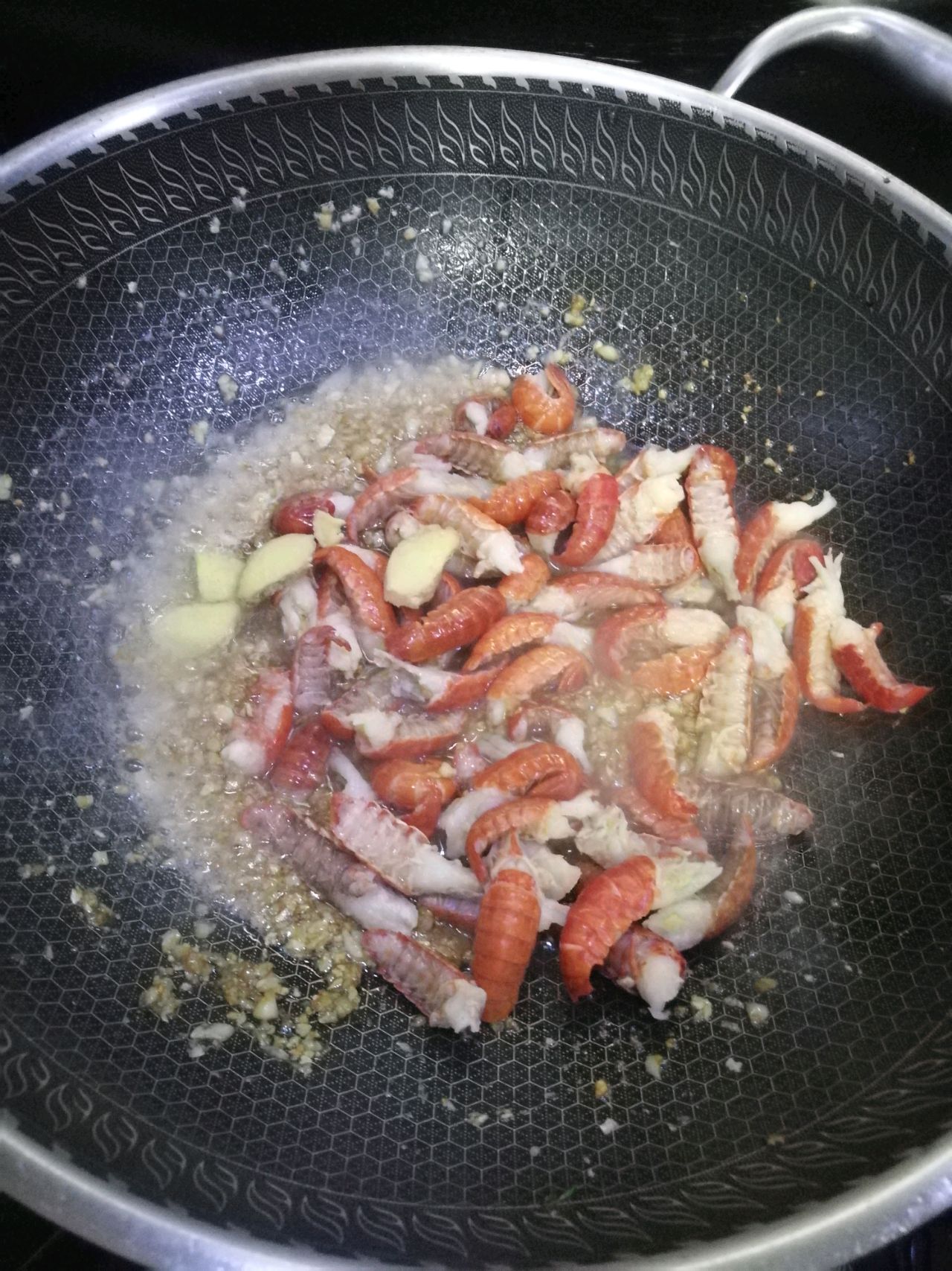 好吃到舔手指头的蒜蓉龙虾尾