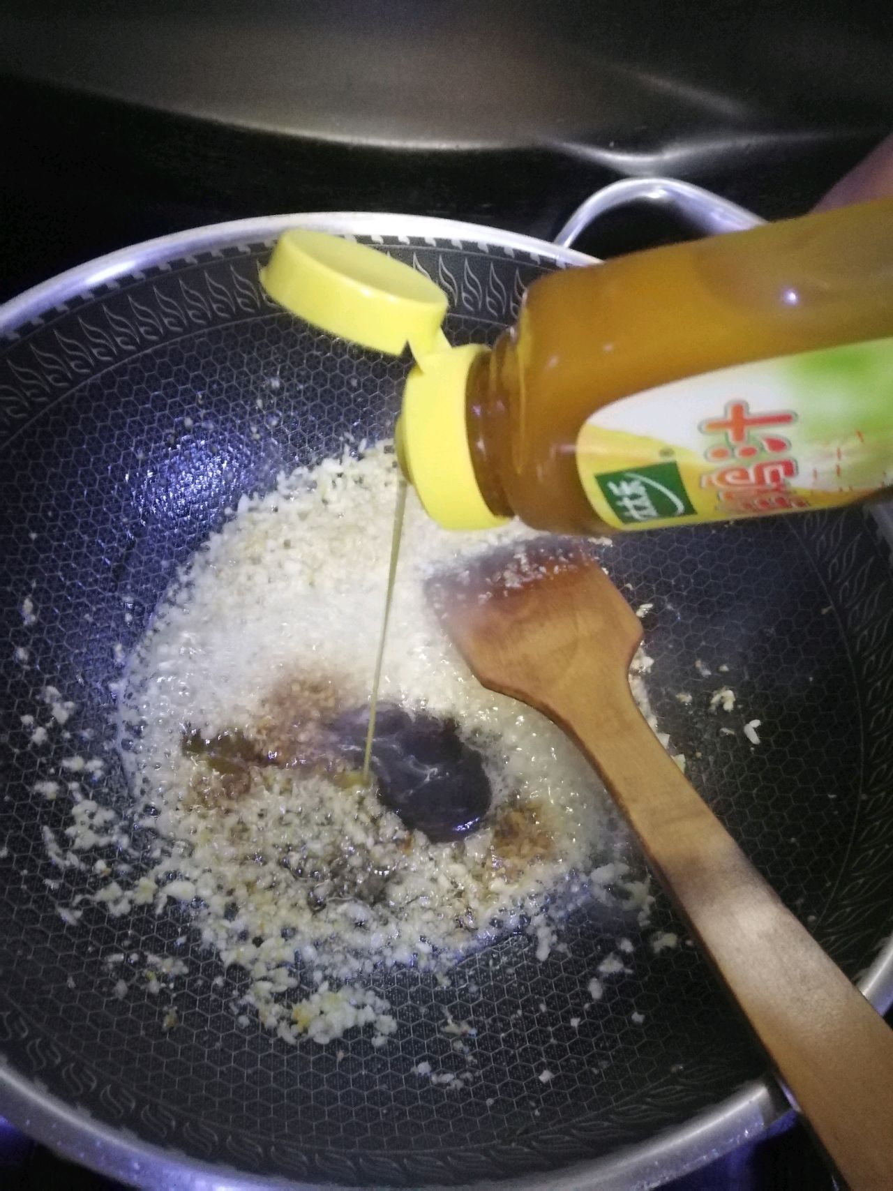 好吃到舔手指头的蒜蓉龙虾尾