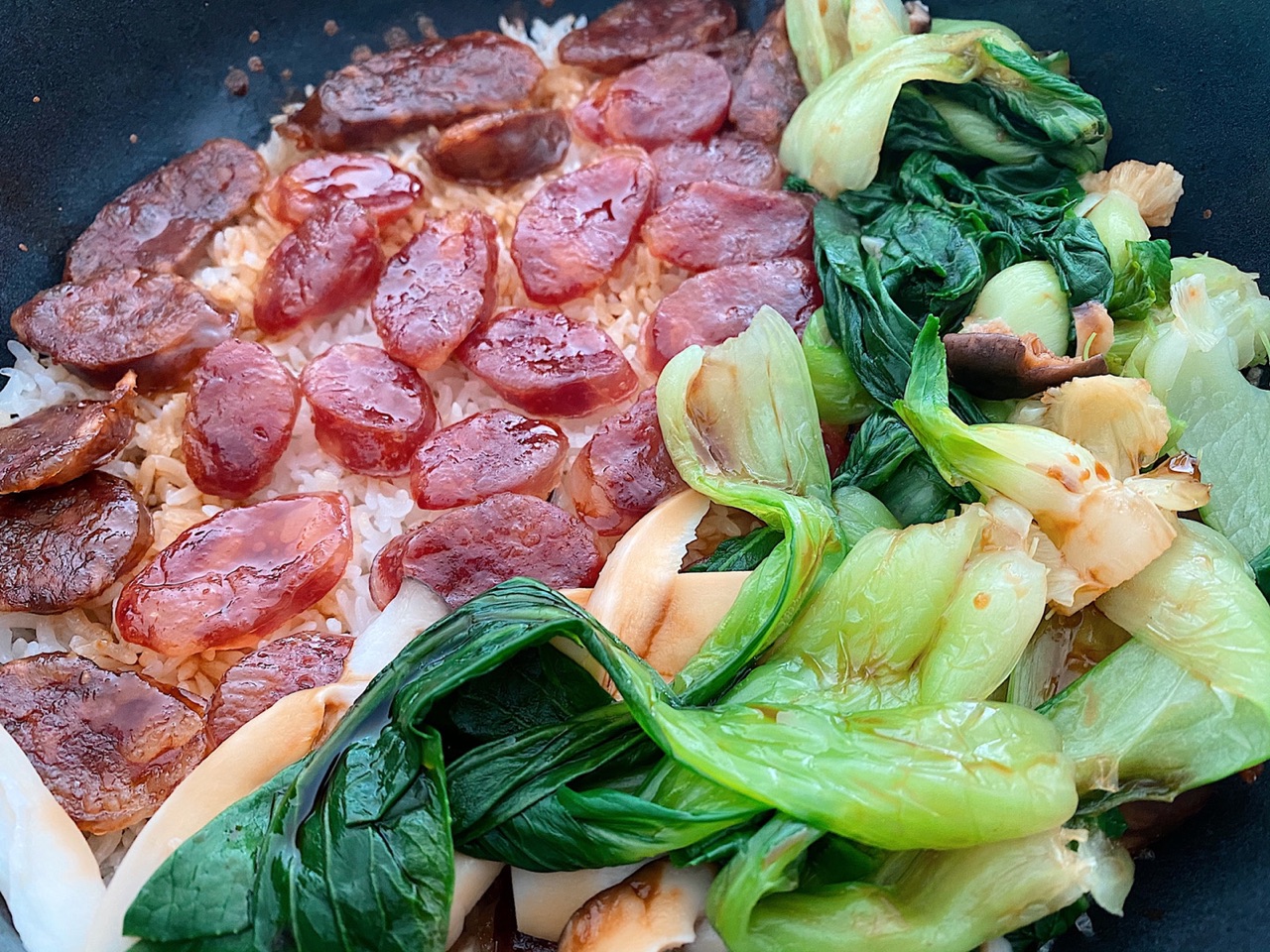 好吃倒转圈圈的腊肠煲仔饭