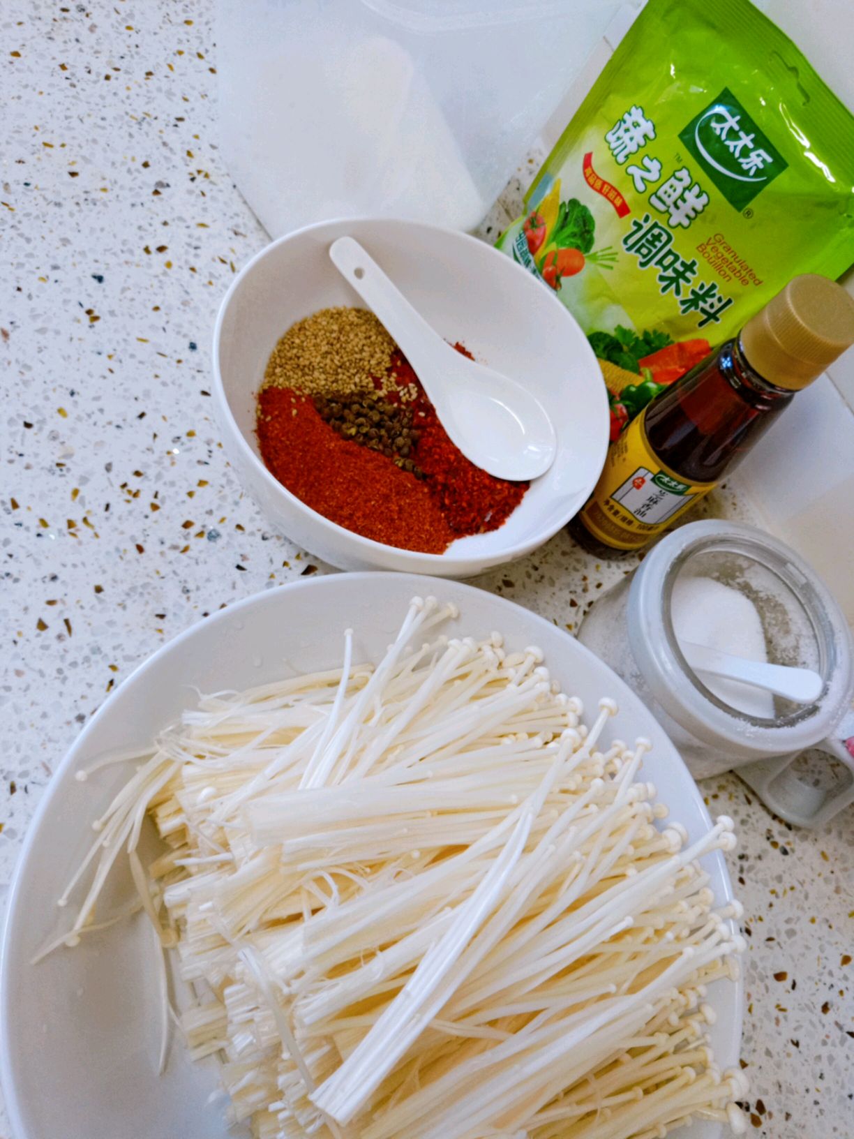 好吃的开胃红油金针菇