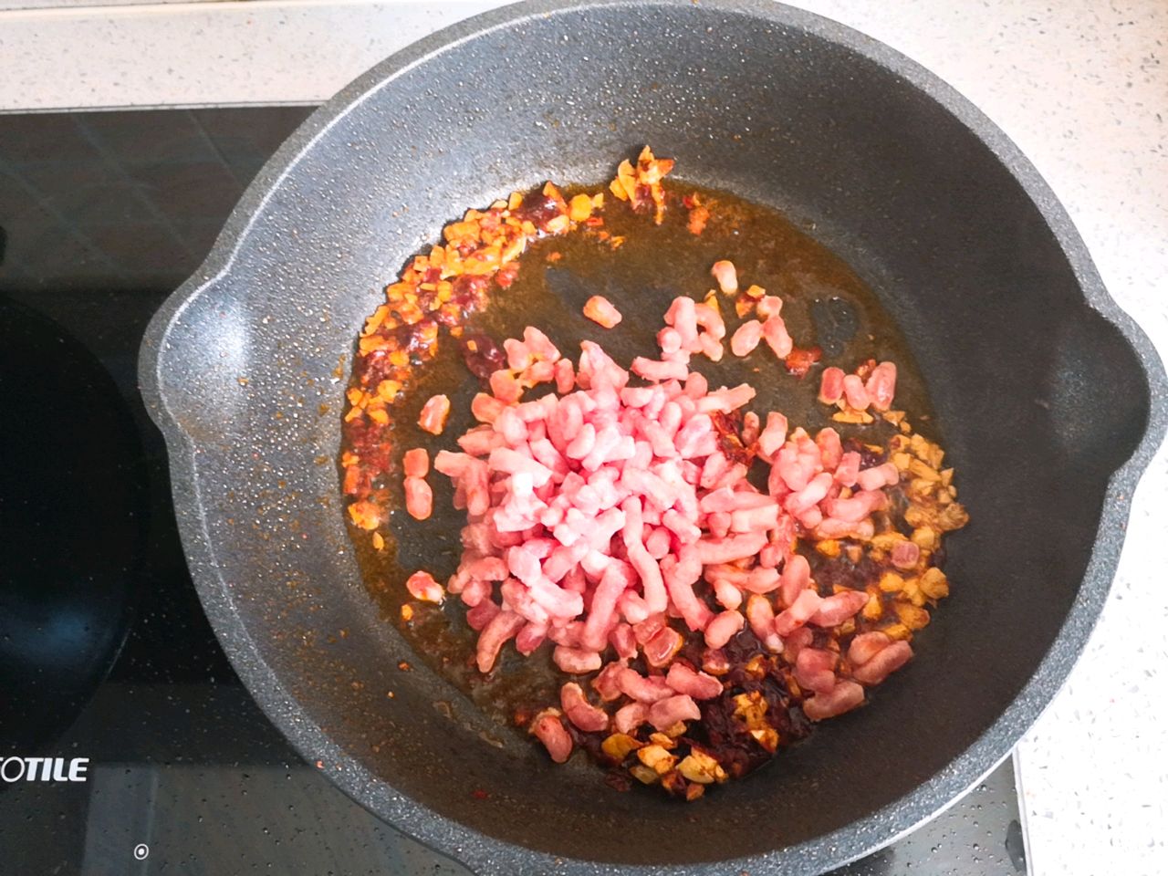 好吃的肉末蒜薹盖饭