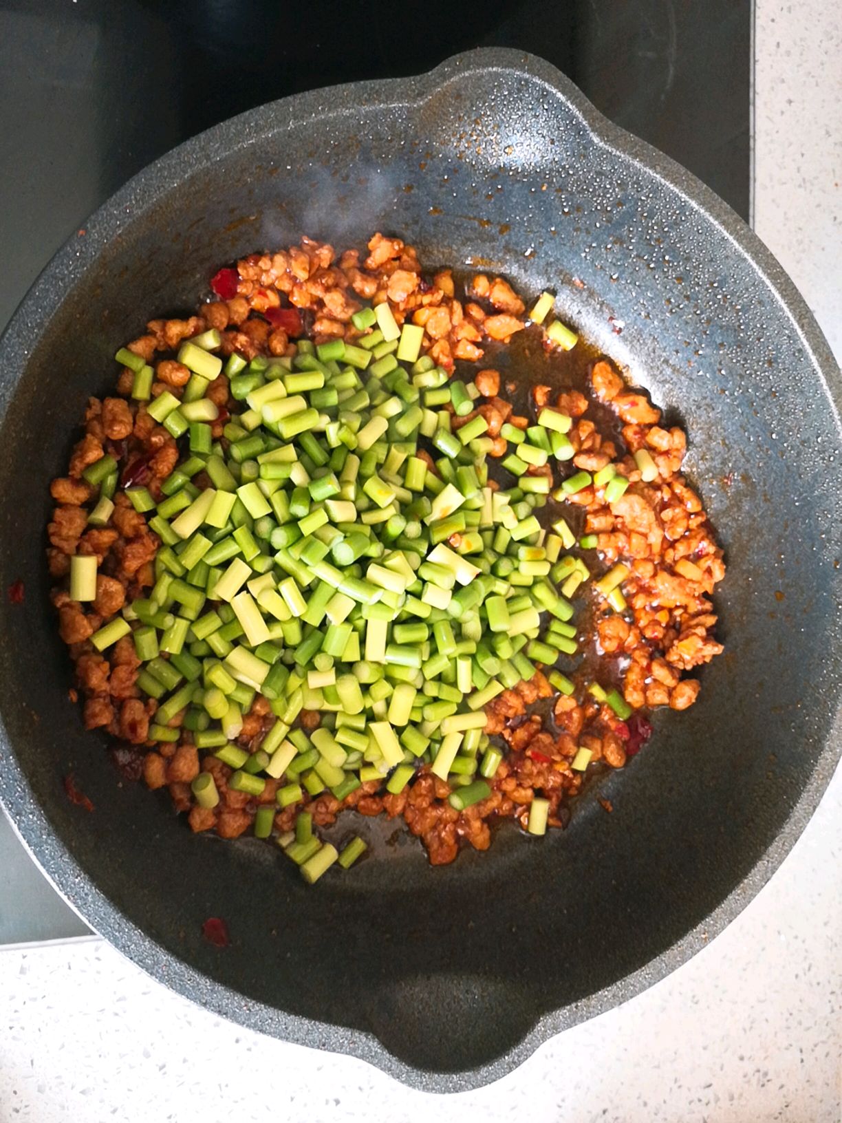 好吃的肉末蒜薹盖饭