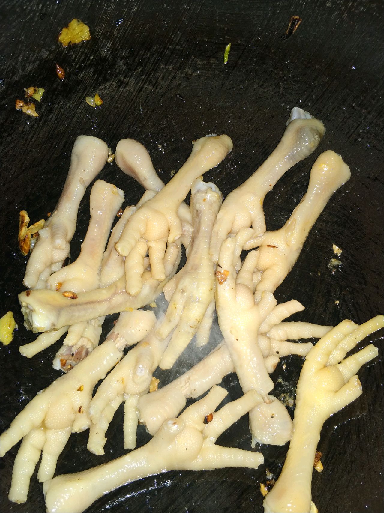 蚝油花菇腩肉焖鸡脚