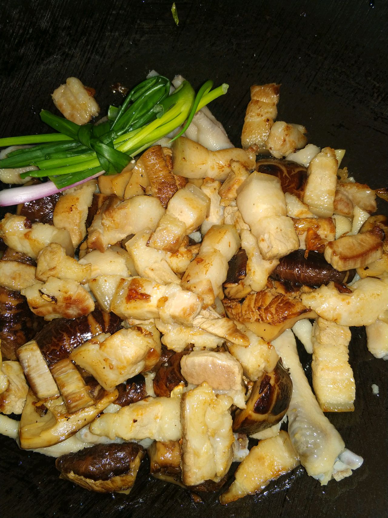 蚝油花菇腩肉焖鸡脚
