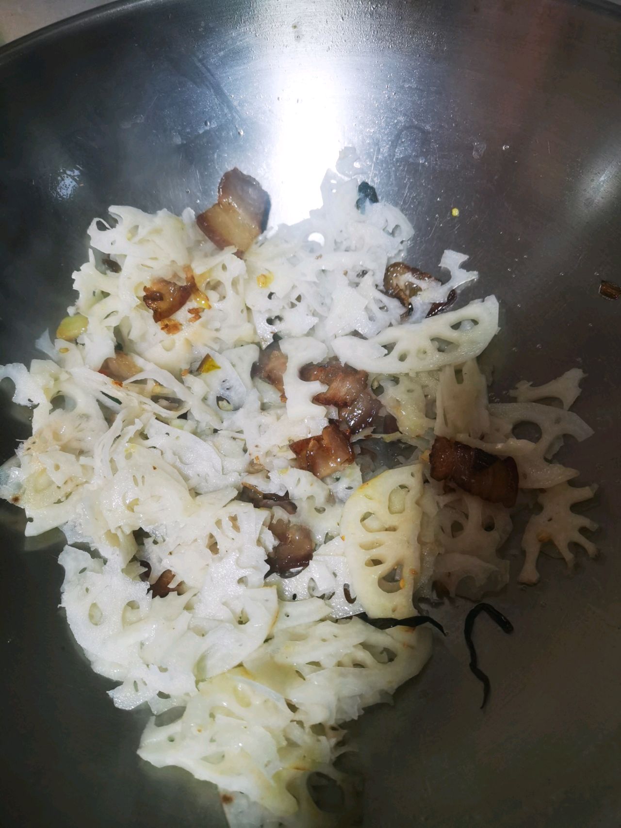 蚝油莲藕炒腊味