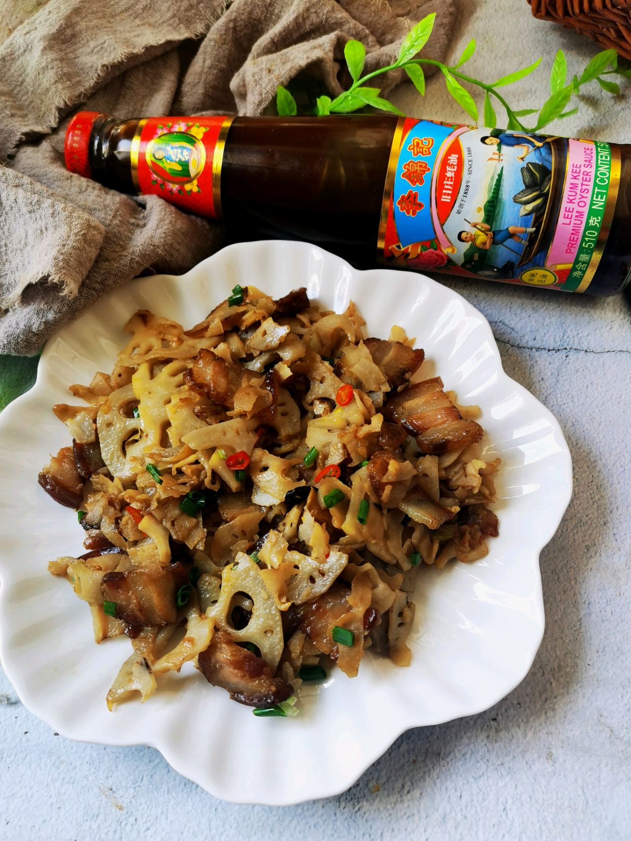 蚝油莲藕炒腊味