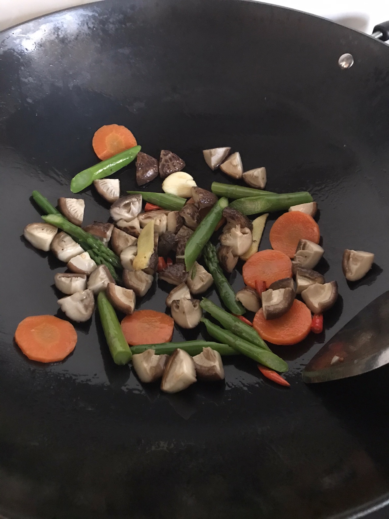 蚝油鲜虾炒鲜菇