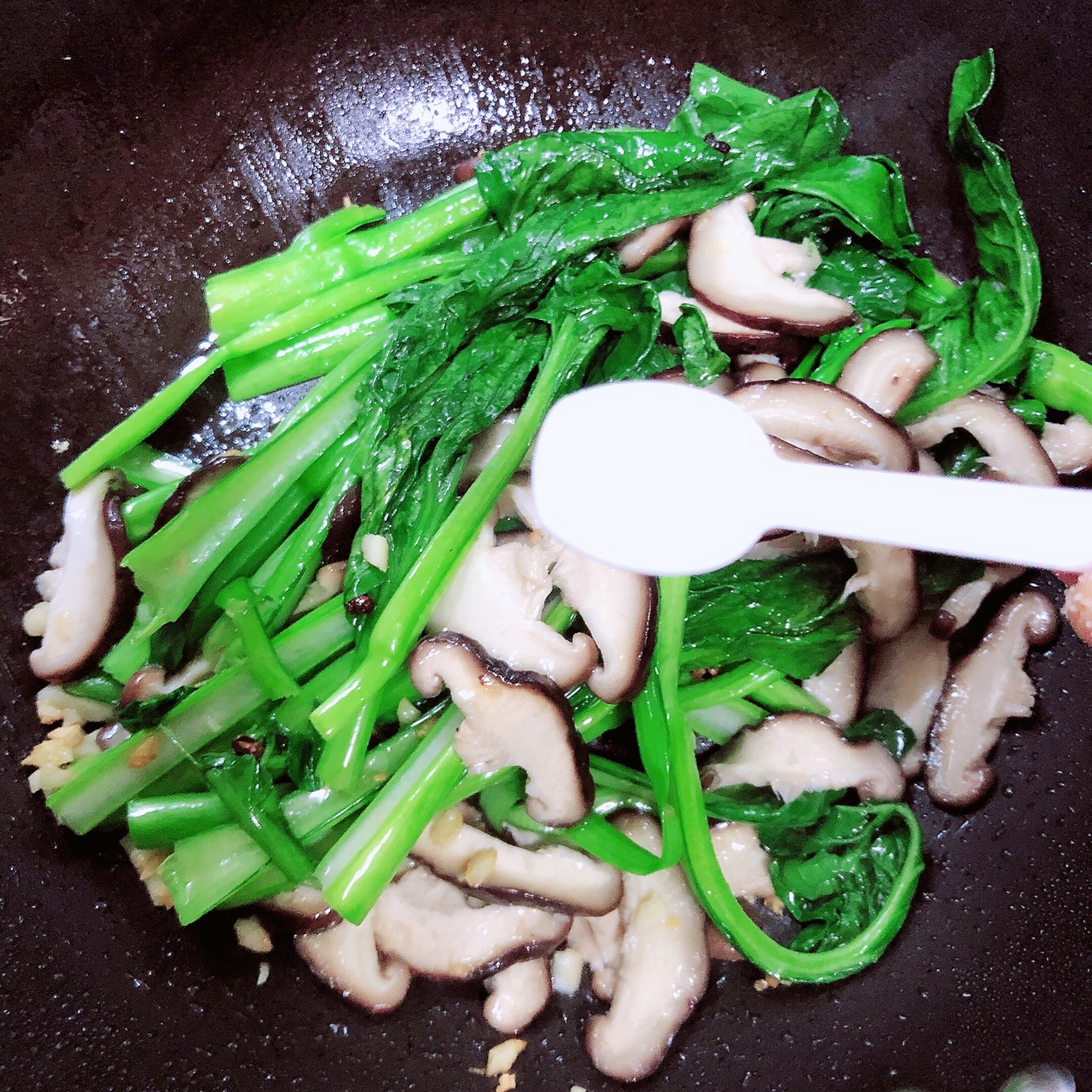 蚝油香菇菜心