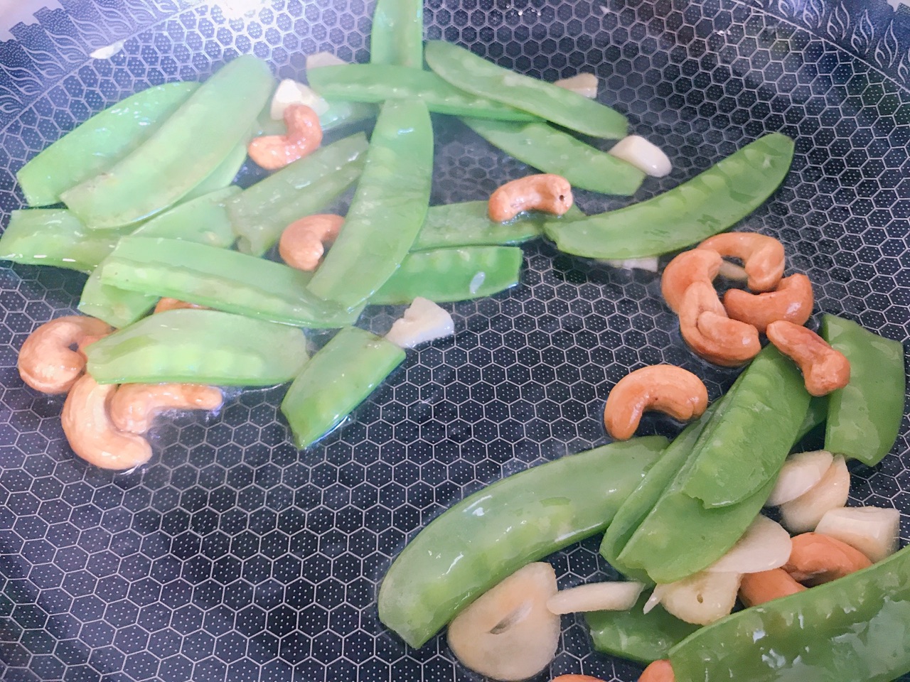 蚝油腰果荷兰豆