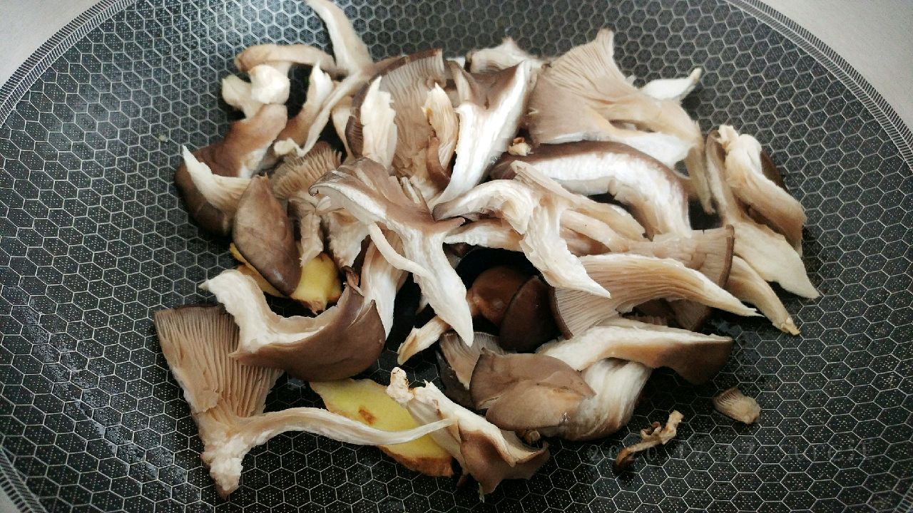 蚝汁菇肉烩豆腐