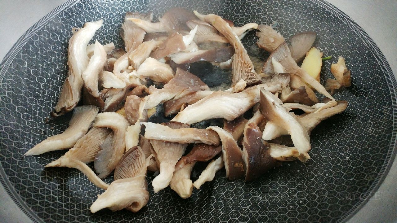蚝汁菇肉烩豆腐